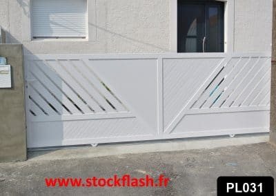 Réf PL031 – Portail 31 coulissant cadre aluminium profilé PVC intégré
